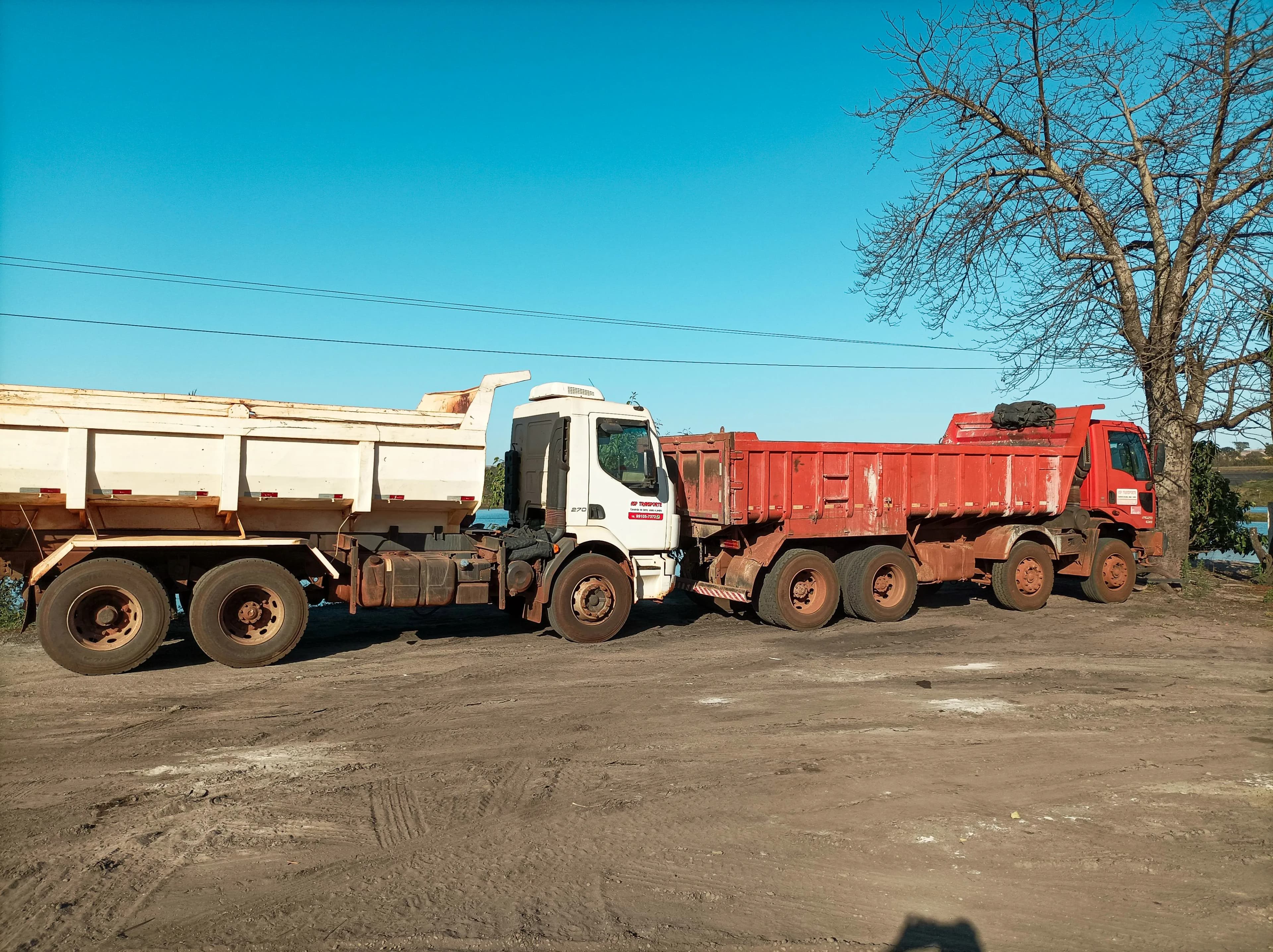 Caminhões Basculantes e Retroescavadeiras